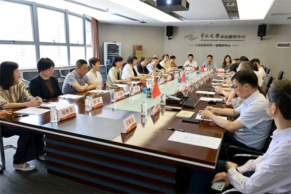 中国中医科学院眼科医院党委书记温艳东一行赴中山眼科中心调研交流