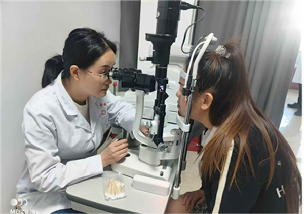 “杏林春暖驻点帮扶，岐黄之术明目解忧”—中西医结合治疗在“家门口”解难题